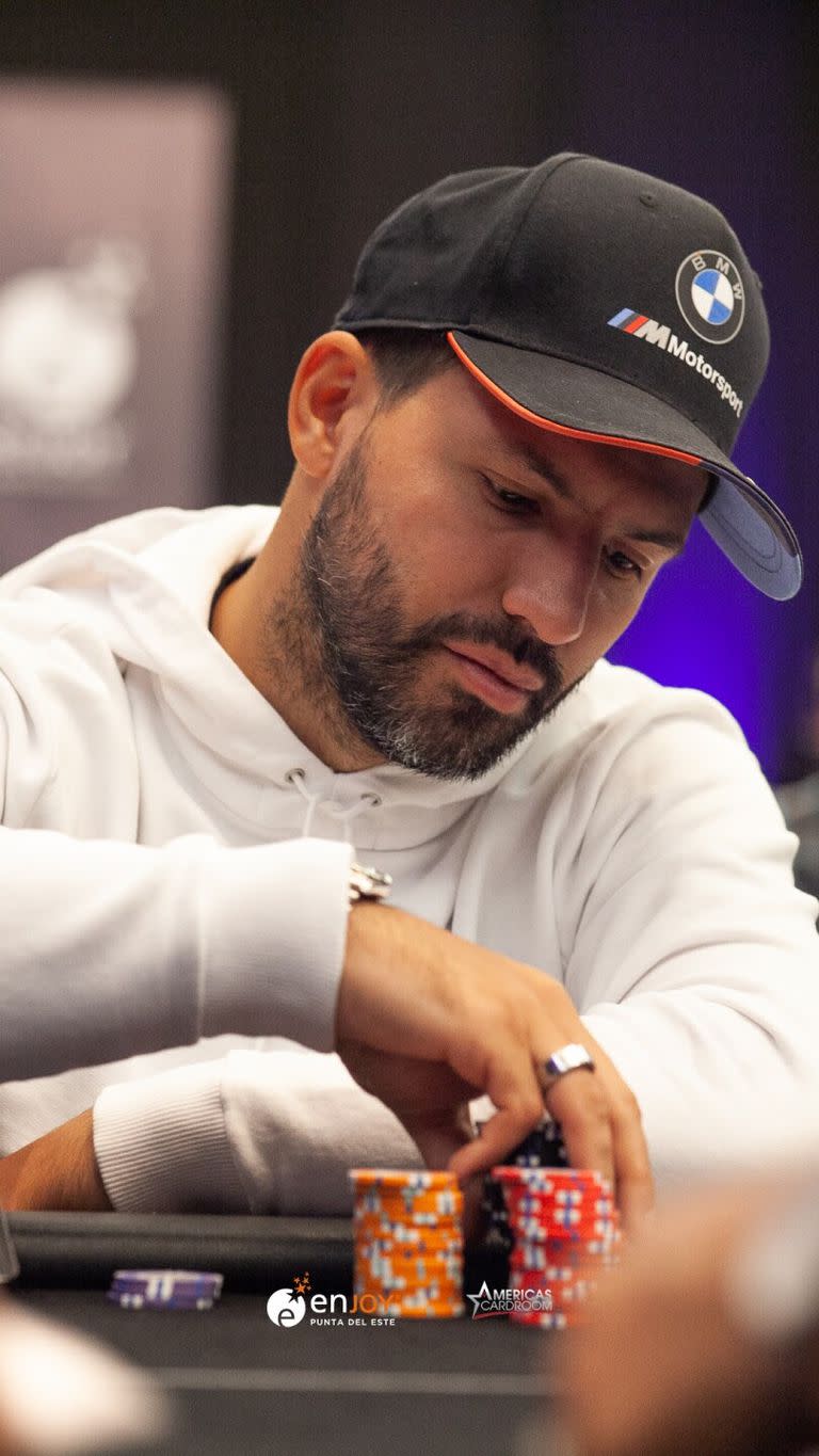 Sergio Kun Agüero jugando al poker en Punta del Este