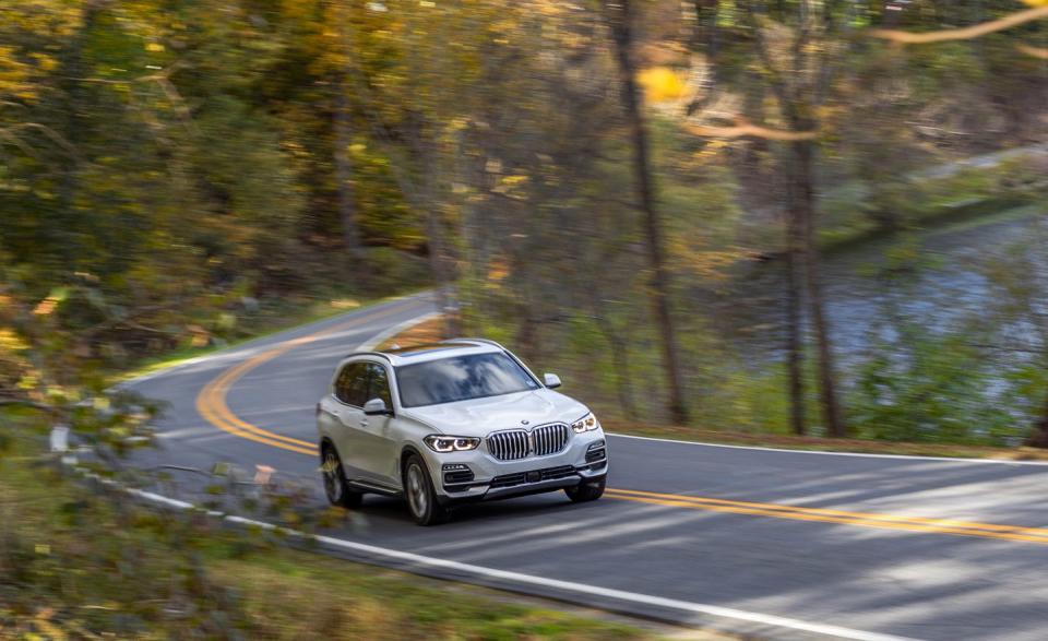 <p>Slightly larger than before in wheelbase, width, and length, the new X5's proportions are eminently familiar, even if its kidney grille has grown to near-comical proportions.</p>