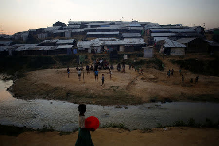 Rohingya refugees play Chinlone at Kutupalong refugee camp, near Cox's Bazar, Bangladesh, November 20, 2017. REUTERS/Susana Vera
