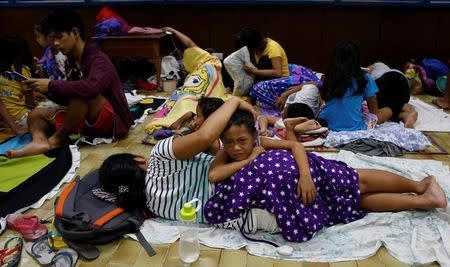 Residents who evacuated their homes due to Typhoon Haima take shelter at an evacuation centre in San Fernando, la Union in northern Philippines, October 19, 2016. REUTERS/Erik De Castro