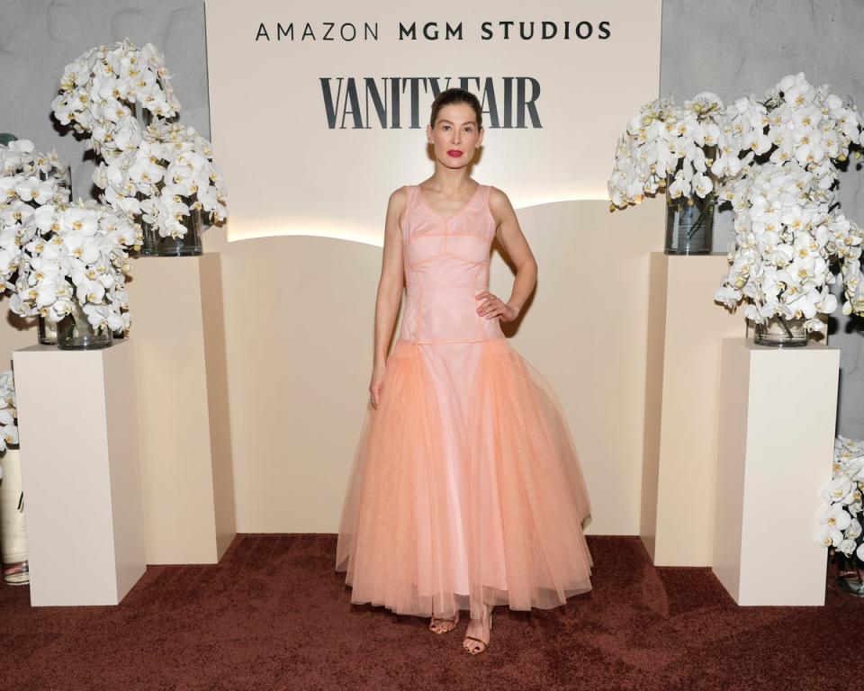 Rosamund Pike attends the Vanity Fair and Amazon MGM Studios awards season celebration at Bar Marmont on January 06, 2024 (Getty Images for Vanity Fair)