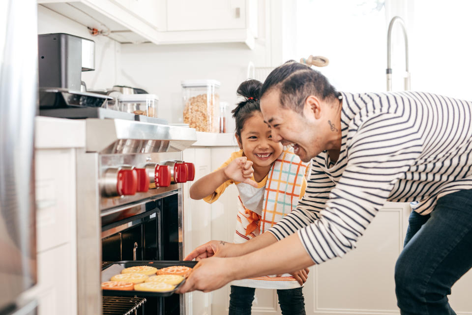 Kids can take part in fun baking projects and even help make their own birthday cakes.&nbsp; (Photo: kate_sept2004 via Getty Images)