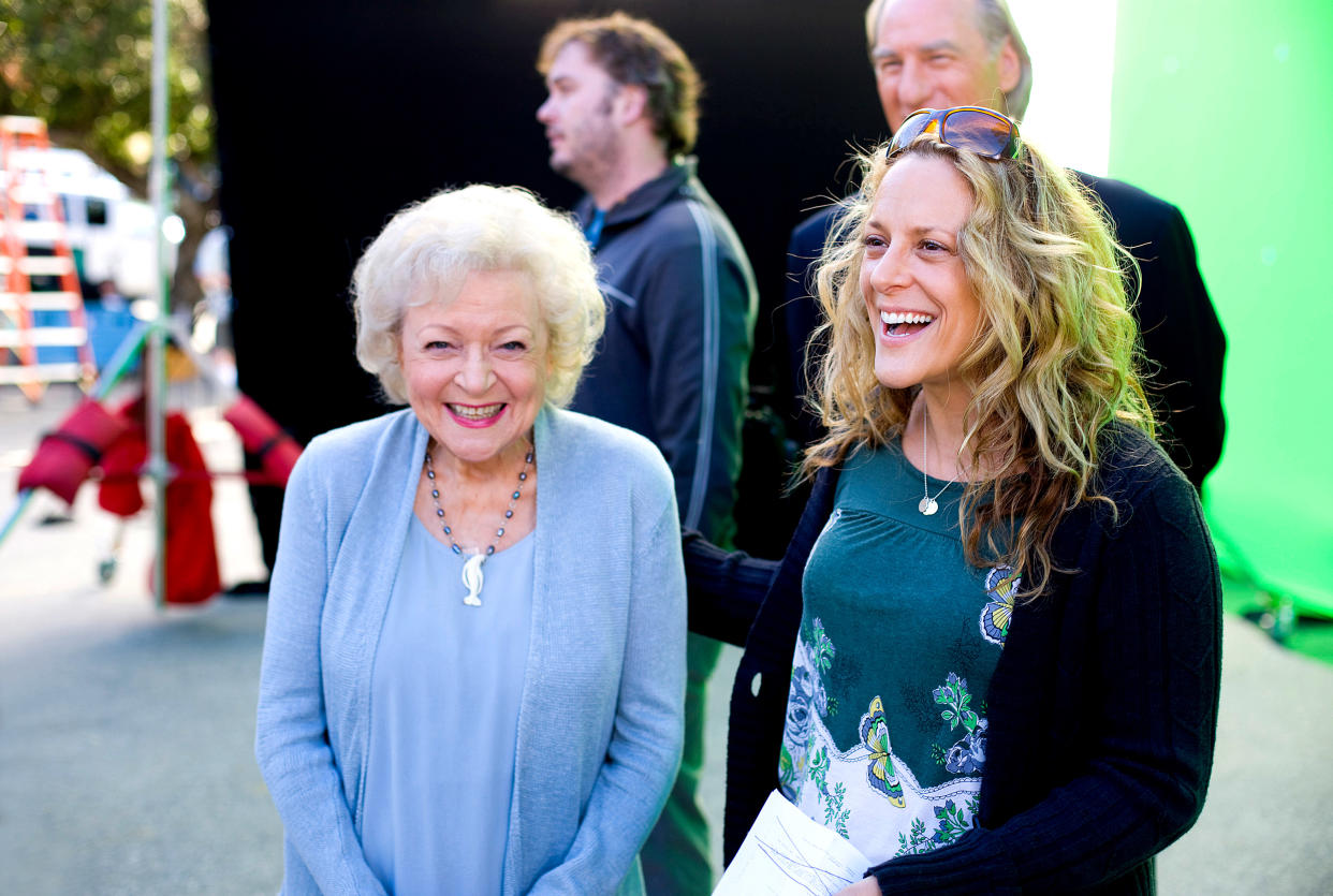 Betty White and director Anne Fletcher collaborate on set. (Photo: Sam Emerson/Walt Disney Studios Motion Pictures/Courtesy Everett Collection
