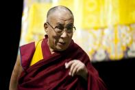 Der Dalai Lama ist das religiöse Oberhaupt im Buddhismus. Übersetzt heißt der Name "ozeangleicher Lehrer". Auf dem Kopf dieses Ozeans finden sich nur wenige Inseln mit Gestrüpp. (Bild: Keith Tsuji/Getty Images)