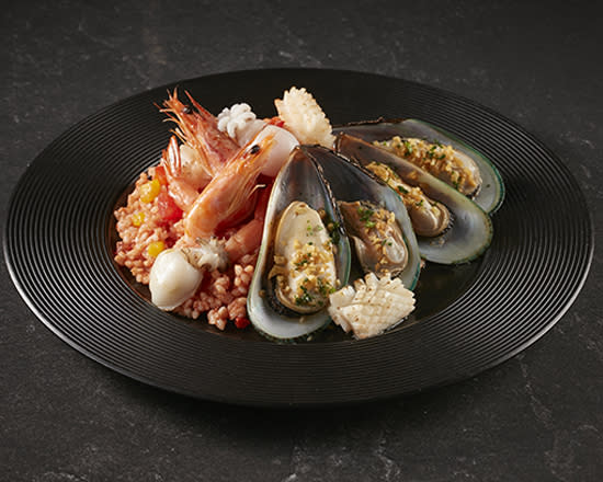 業者推出「西西里海鮮燉飯」為外帶限定餐點。（圖／王品提供）