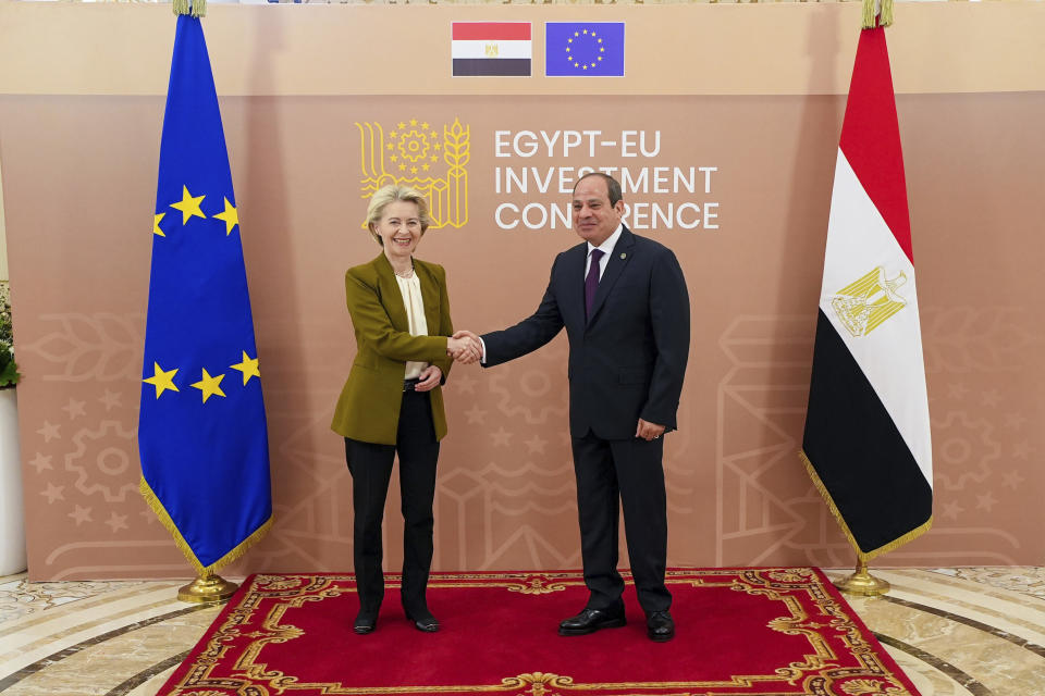 In this photo provided by Egypt's presidency media office, Egyptian President Abdel-Fattah el-Sissi, greets President of the European Commission, Ursula von der Leyen, during the opening of the EU-Egypt Investment Conference in Cairo, Egypt, Saturday, June 29, 2024. The two-day conference is part of the Egypt-EU strategic partnership which both parties signed earlier this year aiming at injecting investment in Egypt economy. (Egyptian Presidency Media Office via AP)