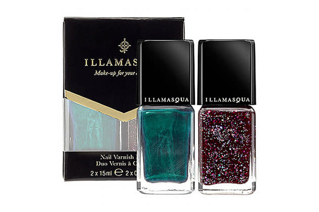 Das Nagellack-Duo von Illamasqua ist eine gute Idee, um die Nägel vom büro- zum partytauglichen Look zu verwandeln. Eine Glitzerschicht oder einzelne Highlights über den smaragdgrünen Lack streichen - fertig! (Nagellack-Duo von Illamasqua in Viridian/ Glitterati über sephora.com, 25 US-Dollar)