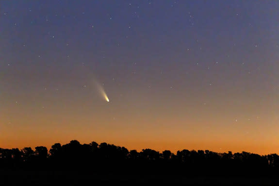 Astrophotographer Luis Argerich of Buenos Aires, Argentina, took this photo of Comet Pan-STARRS taken on March 2, 2013. He writes: "Comet Pan-STARRS was visible from about 8:15 pm to 9 pm above the western horizon."