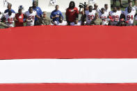 <p>Some New York Giants players take a knee for the national anthem before an NFL football game against the Philadelphia Eagles, Sept. 24, 2017, in Philadelphia. (Photo: Michael Perez/AP) </p>