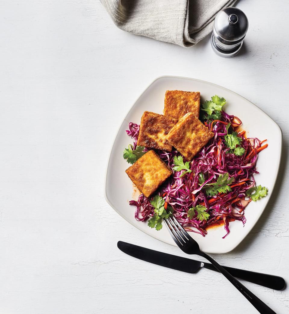 Crispy Tofu With Cabbage and Carrots