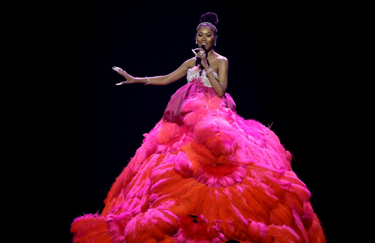 Muni Long Pink Dress Singing