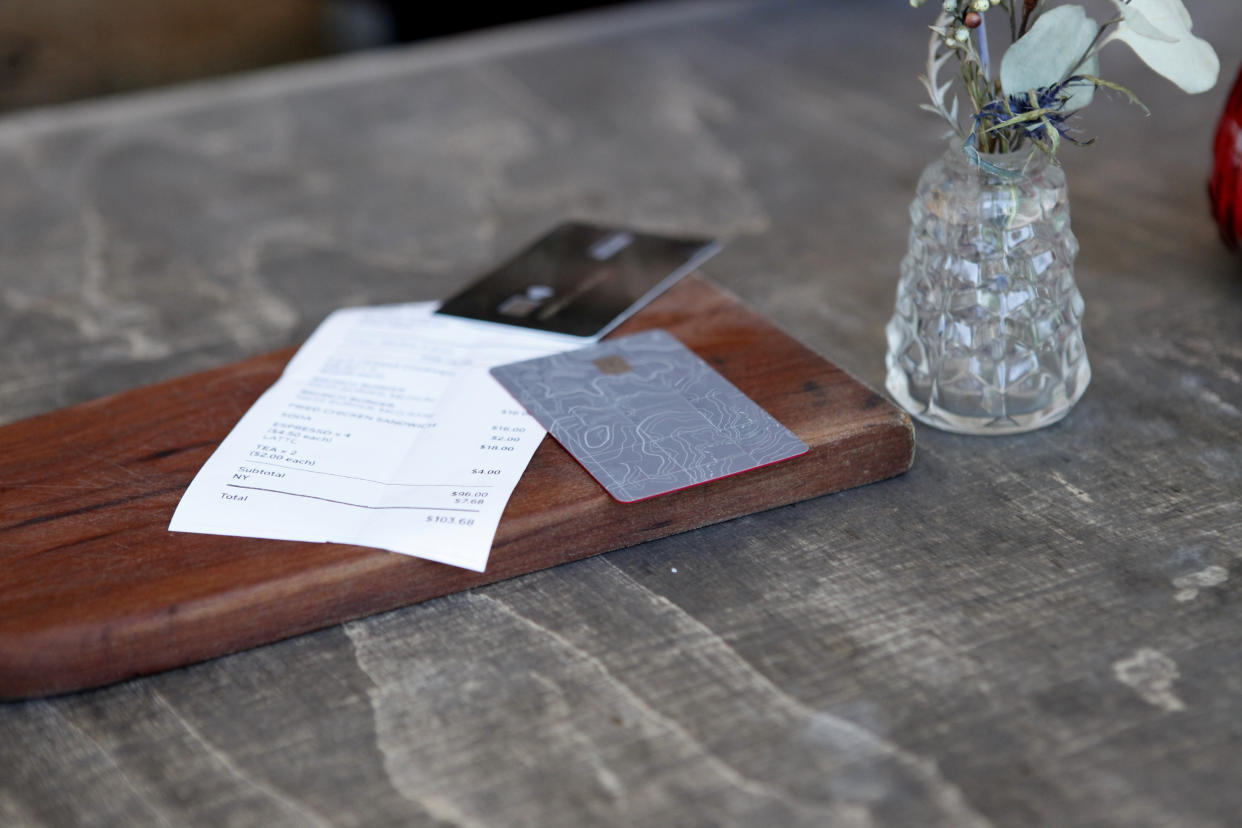 Credit cards and a restaurant bill. (Getty Images)