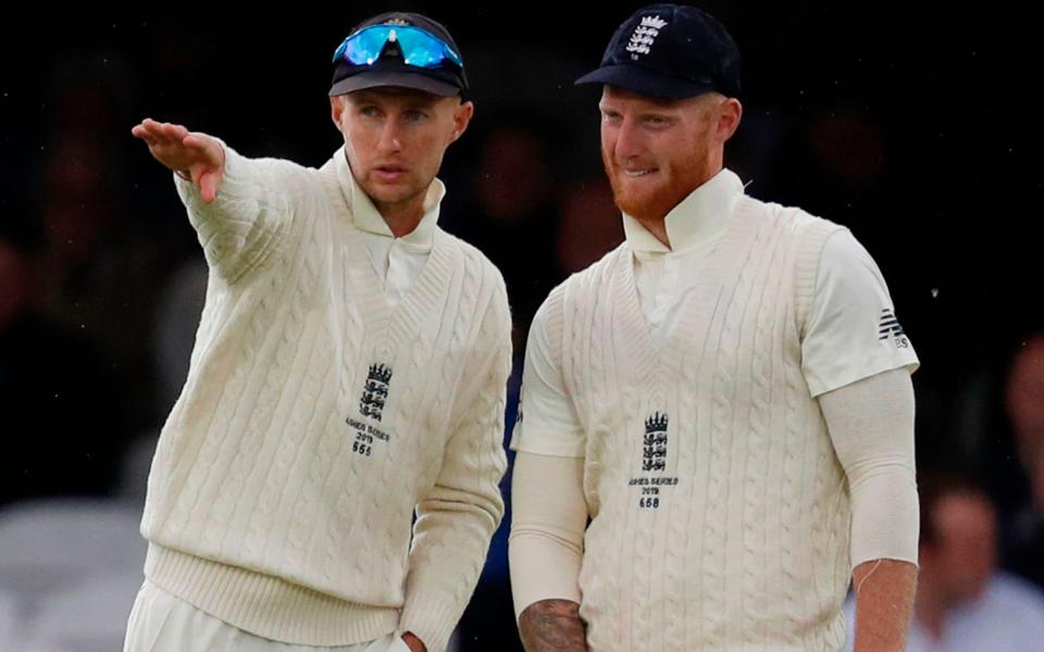 England's captain Joe Root (L) and England's Ben Stokes talk between balls on the third day of the second Ashes cricket Test match - AFP