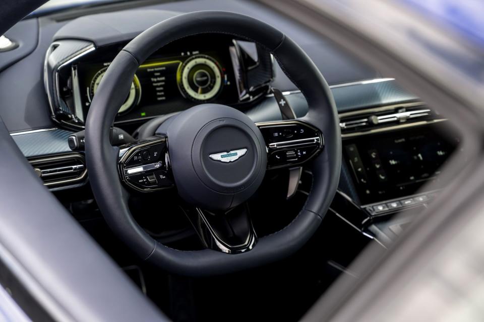 2025 aston martin vantage