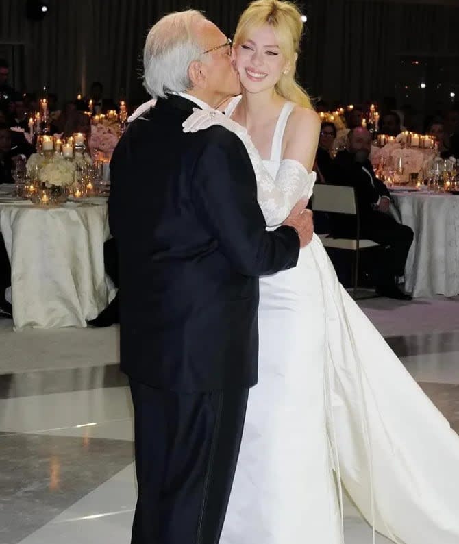 Nicola Peltz con su padre Nelson Peltz