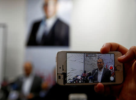 A journalist uses his mobile phone to shoot a video of Egyptian human rights lawyer and opposition leader Khaled Ali during a news conference about the upcoming 2018 presidential elections, in Cairo, Egypt January 17, 2018. Picture taken January 17, 2018. REUTERS/Amr Abdallah Dalsh