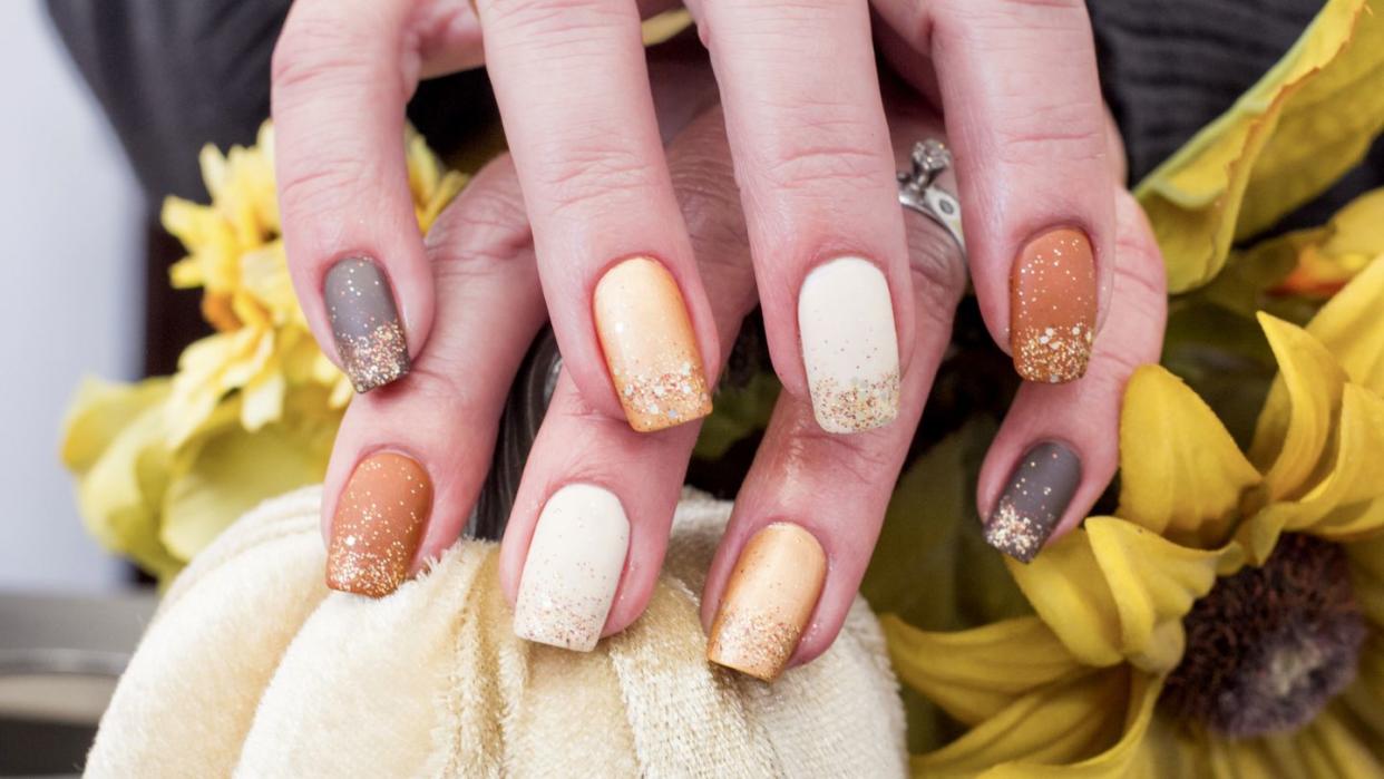 thanksgiving nails warm glittery design