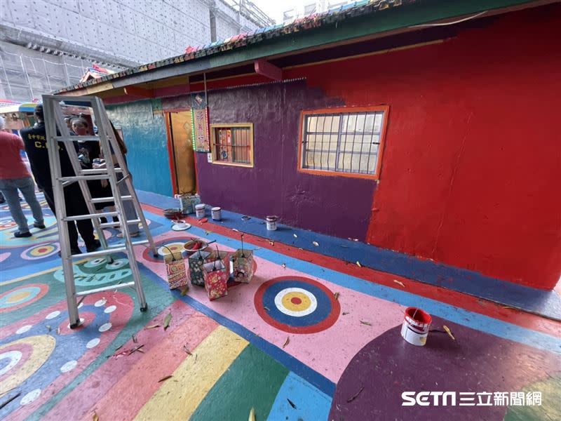彩虹眷村日前遭人油漆塗牆破壞。（圖／中市府提供）