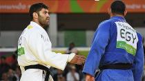 An Egyptian athlete has refused to shake hands with his Israeli opponent in the Olympic judo competition in Rio.