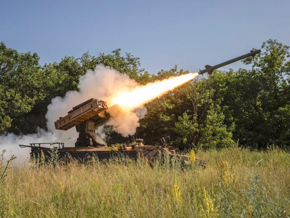 Ukrainische Streitkräfte feuern im Juli eine sowjetische Strela-10-Luftabwehrrakete auf eine russische Drohne bei Bachmut ab. - Copyright: Ed Ram for The Washington Post via Getty Images