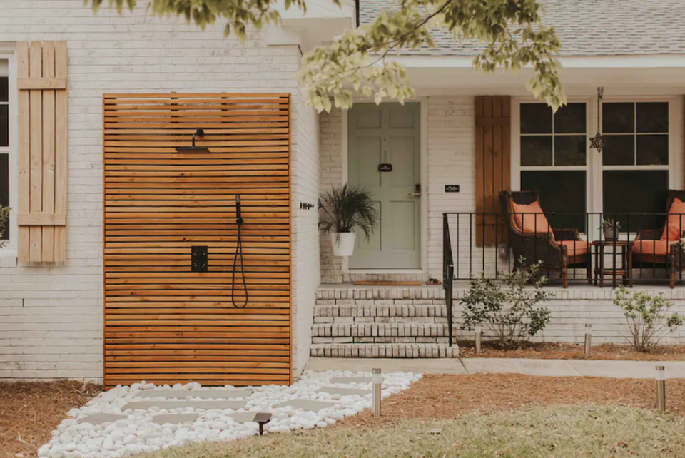 The Swan private guest suite Airbnb located in Wilmington, North Carolina. Courtesy of the Airbnb Community