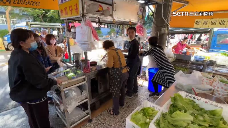 台中第五市場湯圓老店人氣也很旺。