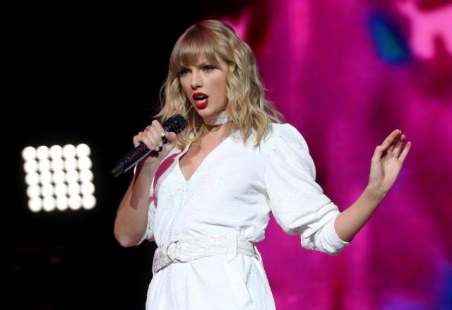 Taylor Swift reveals new release date for 'Red (Taylor's Version)'