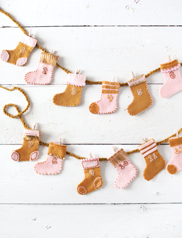 Advent Stocking Garland