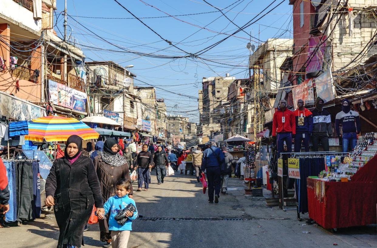 Campo de refugiados de Sabra y Shatila en 2018. <a href="https://www.shutterstock.com/es/image-photo/sabra-shatila-refugee-camp-beirut-lebanon-1036492006" rel="nofollow noopener" target="_blank" data-ylk="slk:Catay / Shutterstock;elm:context_link;itc:0;sec:content-canvas" class="link ">Catay / Shutterstock</a>