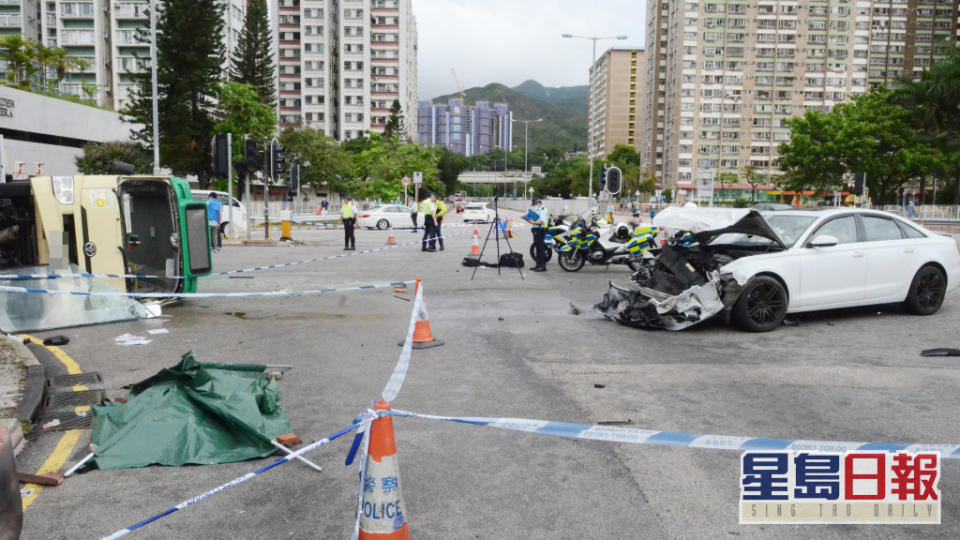 一輛私家車懷疑跟隨前車衝燈，在路口攔腰撞向小巴，小巴司機被拋出車外，重傷不治。 資料圖片