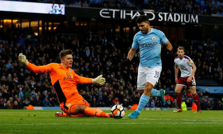 Soccer Football - FA Cup Third Round - Manchester City vs Burnley - Etihad Stadium, Manchester, Britain - January 6, 2018 Manchester City's Sergio Aguero scores their second goal as Burnley's Nick Pope attempts to save REUTERS/Phil Noble