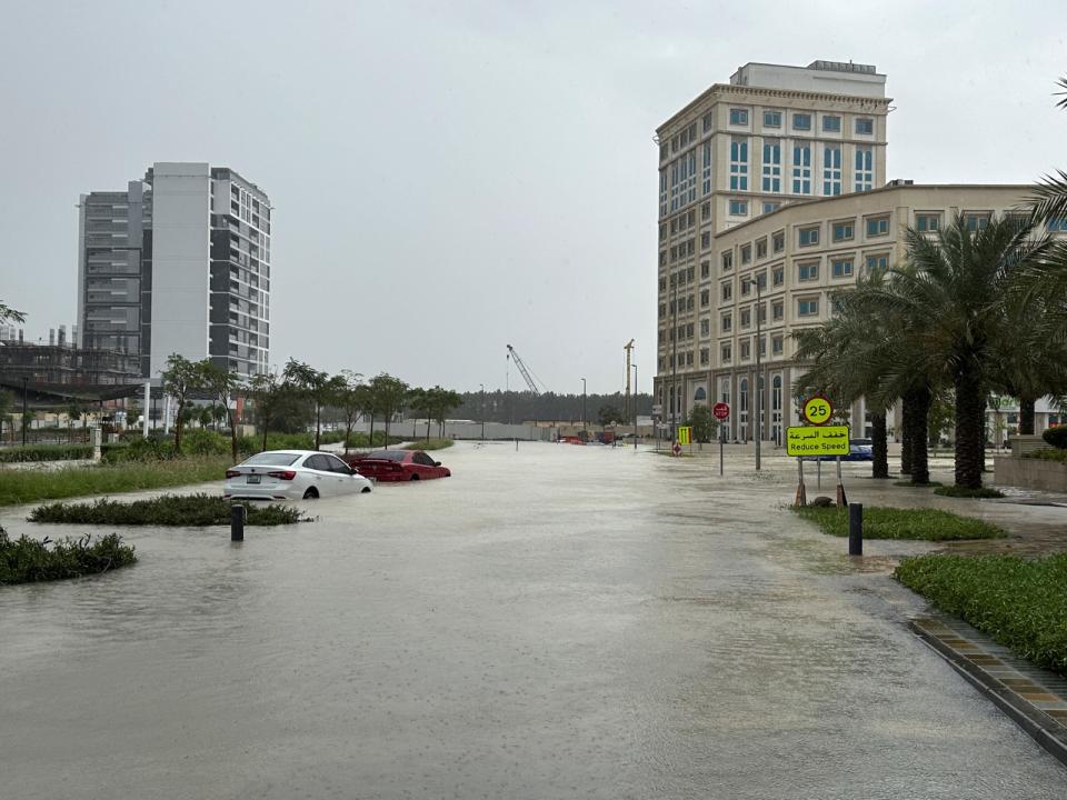 2024年4月16日，阿拉伯聯合大公國杜拜暴雨淹水情況。路透社