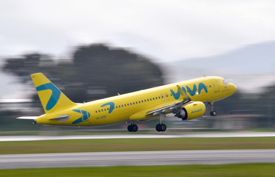 La suspensión de operaciones de Viva Air provoca una crisis aérea en Colombia (Foto: DANIEL MUNOZ/AFP via Getty Images)