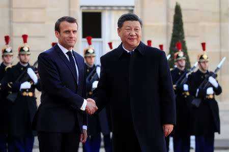 French President Emmanuel Macron welcomes Chinese President Xi Jinping at the Elysee Palace in Paris, France, March 25, 2019. REUTERS/Gonzalo Fuentes