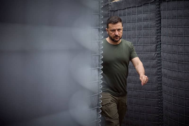 Ukrainian President Volodymyr Zelensky (L) inspecting the construction of fortifications at an undisclosed location in Volyn region. -/Ukraine Presidency/dpa