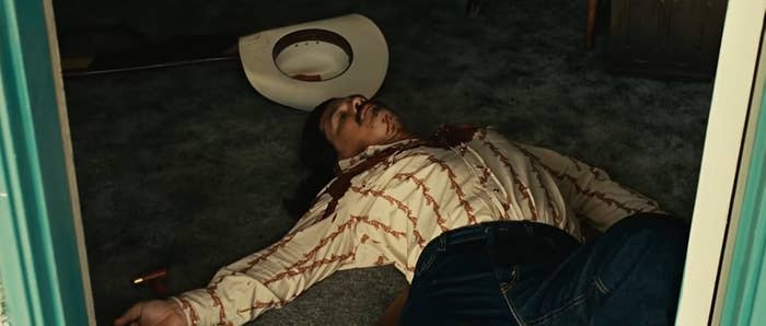 Llewelyn Moss shot dead on the floor in "No Country For Old Men"