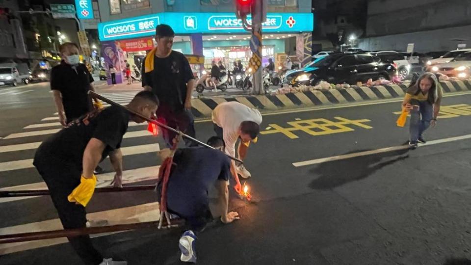 謝奇峰指出，城隍爺在路口化解煞氣。（圖／翻攝自謝奇峰臉書）