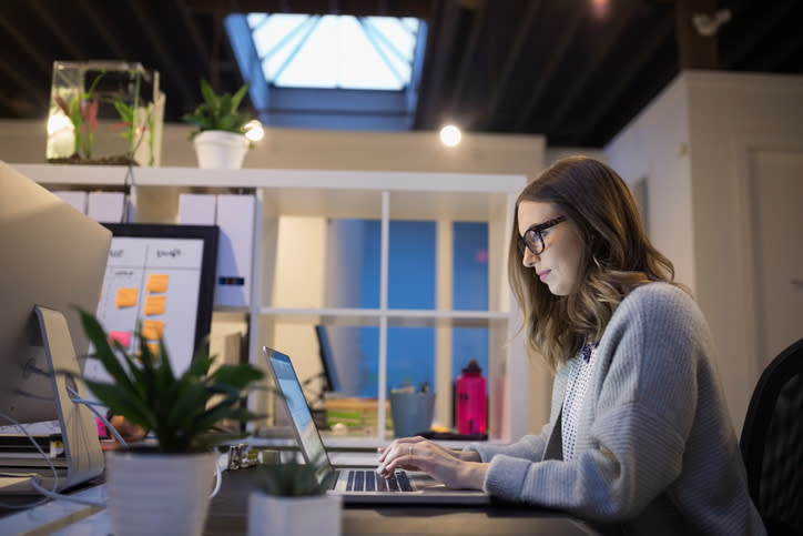 Ai Millennials piace definirsi orgogliosamente lavoratori incalliti, o più precisamente “work matyrs”. (Getty)