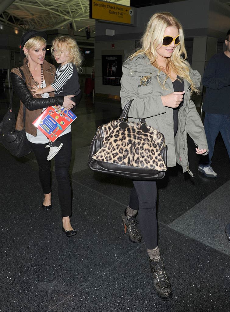 Jessica Ashlee Simpson JFK Airport