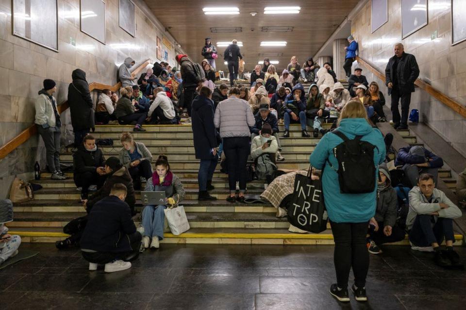 People shelter inside a subway station during a Russian missile attack in Kyiv, Ukraine October 11, 2022. REUTERS/Viacheslav Ratynskyi (Reuters)