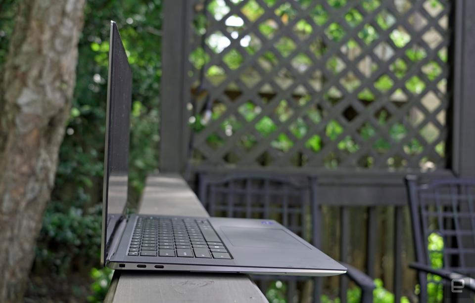 <p>Dell XPS 15 side profile with USB-C ports</p>
