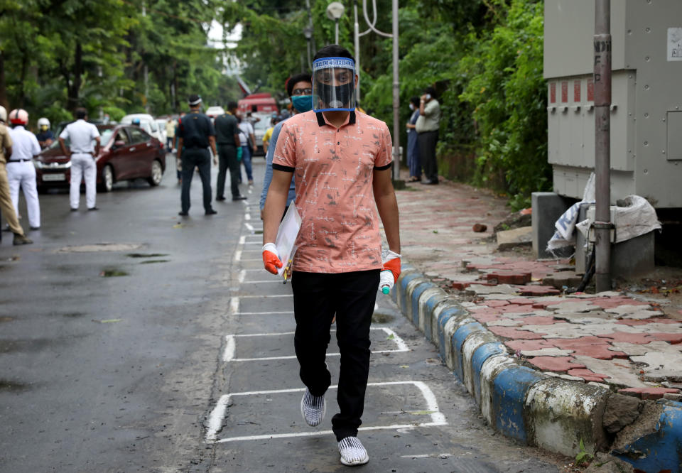 A student wearing a protective face mask and face shield arrives at an examination centre for Joint Entrance Examination (JEE), amidst the spread of the coronavirus disease (COVID-19), in Kolkata, India, September 1, 2020. REUTERS/Rupak De Chowdhuri