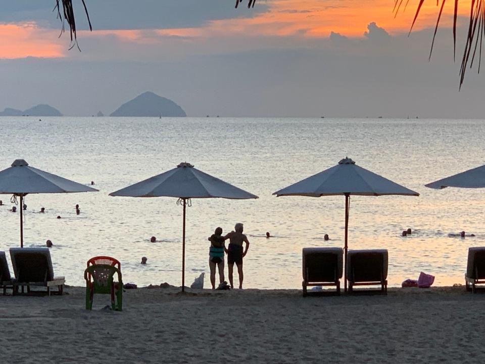 Dawn at Nha Trang (Andrew Eames)