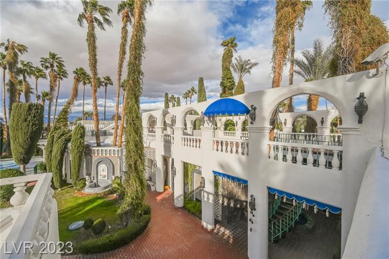 Siegfried & Roy’s Jungle Palace home in Las Vegas for sale, listed at $3 million. (Photo: Ron Miller – Zipp3D)