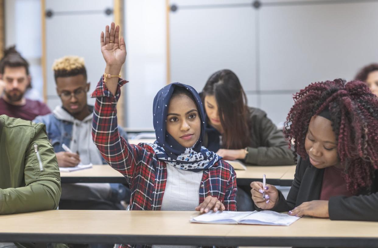 A study found that refugees want more guidance on how to navigate higher education in the U.S. <a href="https://www.gettyimages.ca/detail/photo/multi-ethnic-group-of-students-listen-in-lecture-royalty-free-image/1162863879?phrase=migrants+in+university&adppopup=true" rel="nofollow noopener" target="_blank" data-ylk="slk:FatCamera/E+ via Getty Images;elm:context_link;itc:0;sec:content-canvas" class="link ">FatCamera/E+ via Getty Images</a>