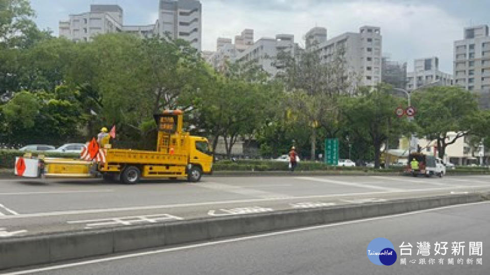  中市添購緩撞工程車護清潔隊員