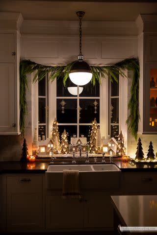 <p><a href="https://www.thesunnysideupblog.com/2021/11/christmas-kitchen-window/" data-component="link" data-source="inlineLink" data-type="externalLink" data-ordinal="1">Sunny Side Up</a></p>