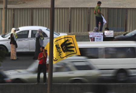 Members of the Muslim Brotherhood and supporters of ousted Egyptian President Mohamed Mursi protest against the military and interior ministry at a highway south Cairo, August 31, 2013. REUTERS/Amr Abdallah Dalsh