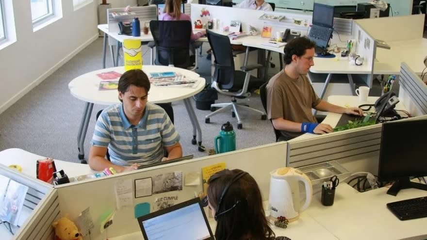 Trabajar en las innovadoras oficinas de Mercado Libre es el sueño de muchos jóvenes profesionales en Argentina.