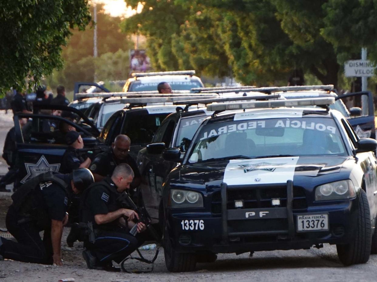 Armed groups and federal forces clashed for hours in Culiacan, Mexico: EPA/LUIS GERARDO MAGANA